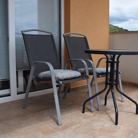 Studio Apartment With Balcony Trogir Bagian luar foto