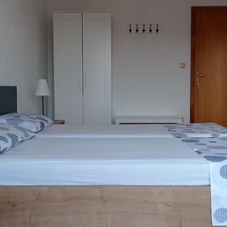 Studio Apartment With Balcony Trogir Bagian luar foto