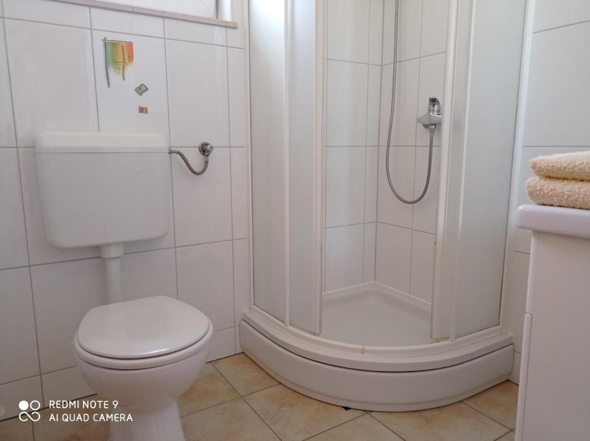 Studio Apartment With Balcony Trogir Bagian luar foto