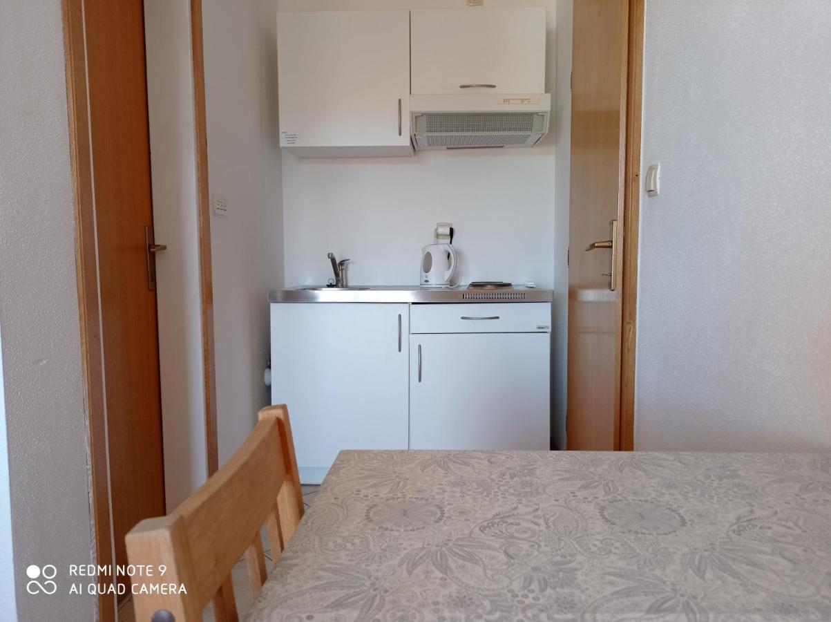 Studio Apartment With Balcony Trogir Bagian luar foto
