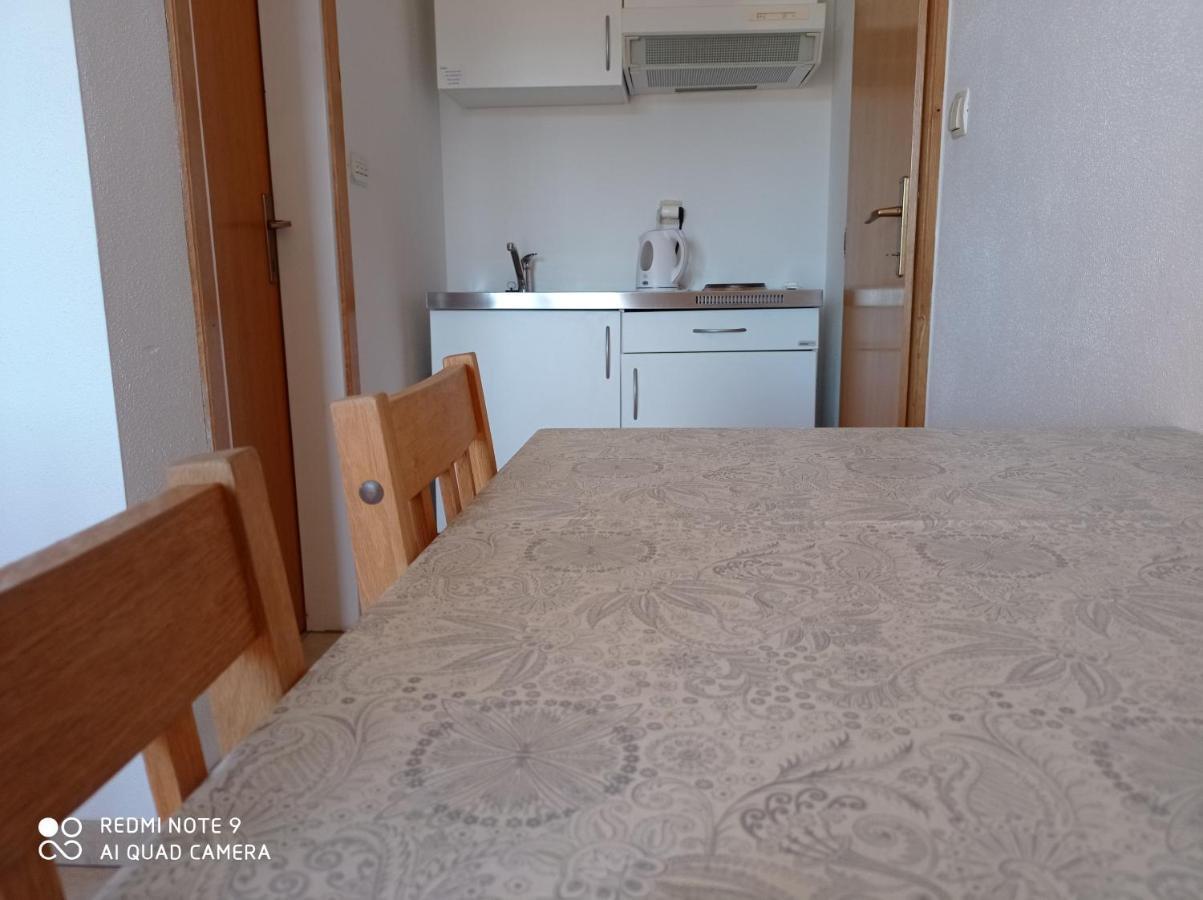 Studio Apartment With Balcony Trogir Bagian luar foto